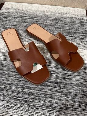 Brown Women's Slide Sandals - Sleek Leather Look